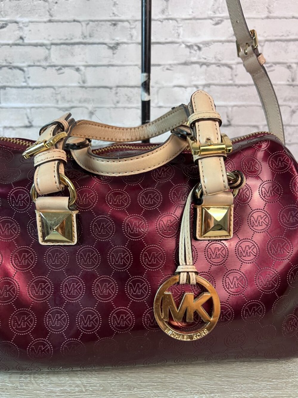Michael Kors Grayson Barrel patent leather bowling bag - Picture 2 of 7